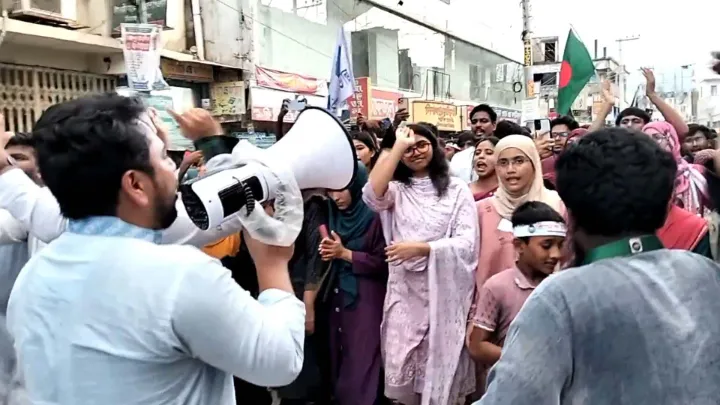 দূণীতিবাজ, চাঁদাবাজ, সন্ত্রাস দিয়ে আমাদের এই সমাজ ভরে গিয়েছে